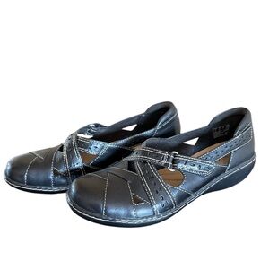 Clark’s Women's Ashland Spin Q Slip-On Shoes color black size 6.5